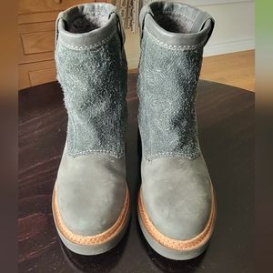 Clarks suede/leather boot size 7.5